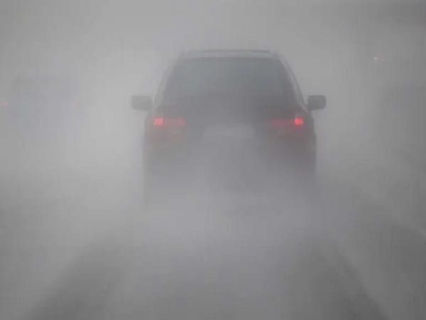 Tránh phanh gấp là Kinh nghiệm lái xe trời sương mù