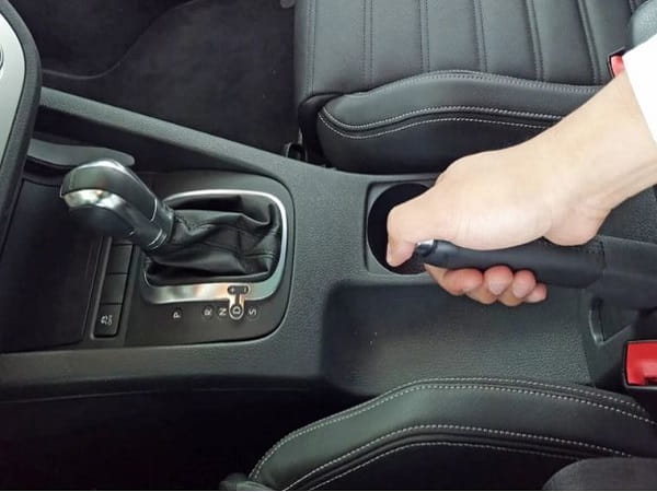 Cách sử dụng phanh tay ô tô an toàn