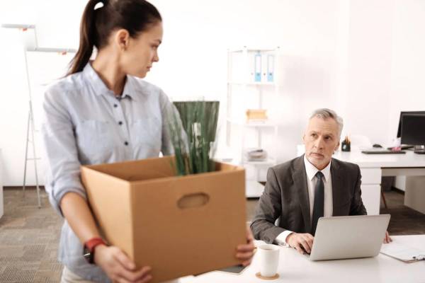 Giải mã giấc mơ thấy mình bị đuổi việc và bị mất tài sản