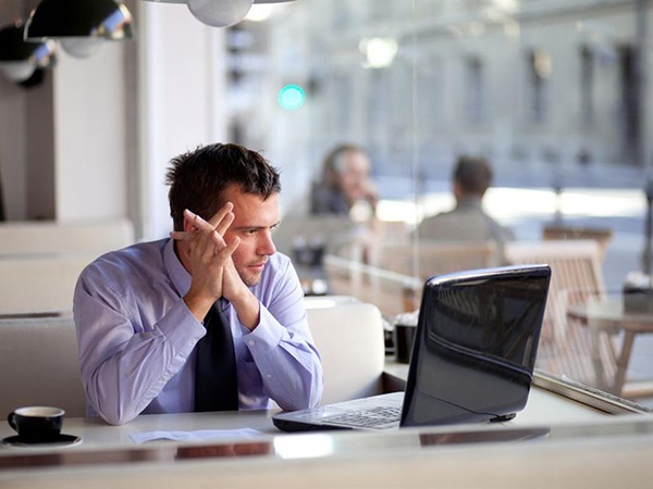 Ngủ mơ thấy đi làm báo mộng điềm gì đen hay đỏ?