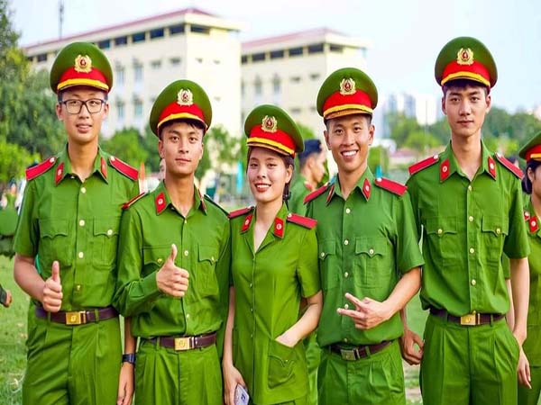 Mộng mơ thấy công an đến nhà