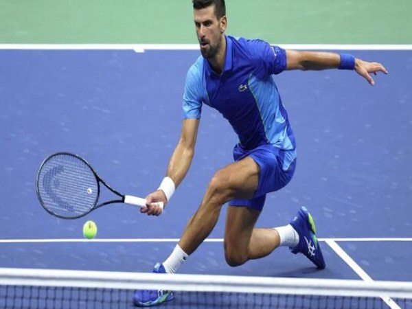 Djokovic khởi đầu chắc chắn và làm chủ hoàn toàn thế trận
